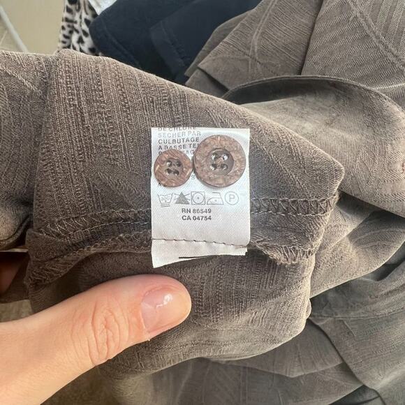 Tommy Bahama Short-sleeve Button-up Collared Shirt with Palm Tree Print. XL. - Picture 7 of 11